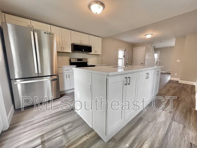 Building Photo - 253 Yantic St