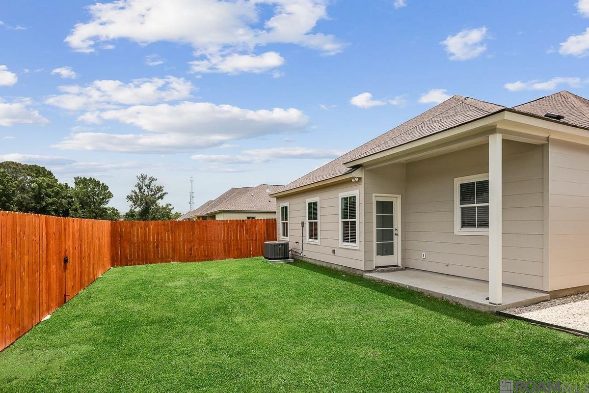 Building Photo - 15513 Fields Creek Ave