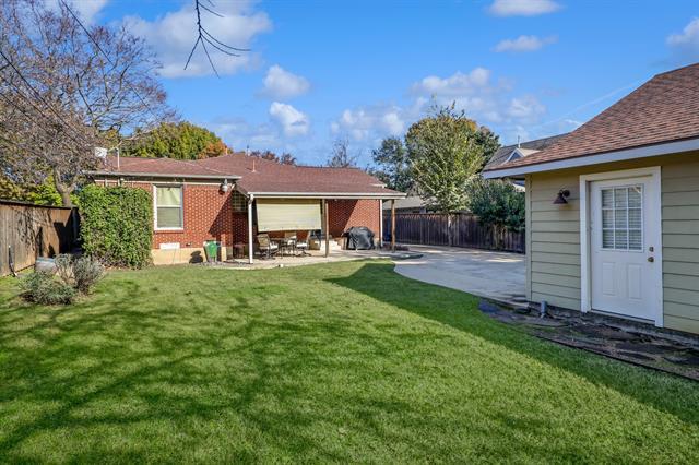 Building Photo - 6222 Kenwood Ave