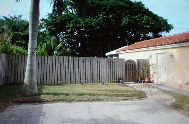 Building Photo - 4743 Clemens St