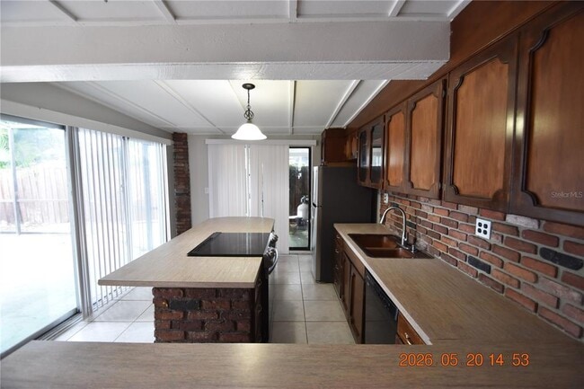 Building Photo - 8720 Flame Vine Ave