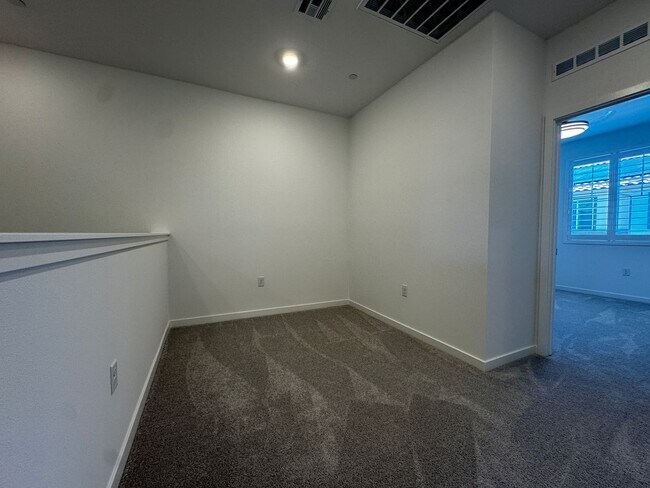 Building Photo - Beautiful, New Siena 3 Bedroom, 2.5 Bath Townhome with Solar for Rent