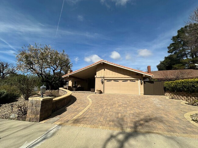Primary Photo - Stunning 4+2 Pool Home Home In Westlake Hi...