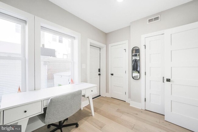 Building Photo - 1144 Owen Pl NE