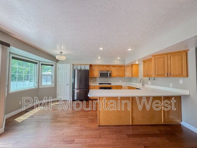 Building Photo - 499 N 200 W