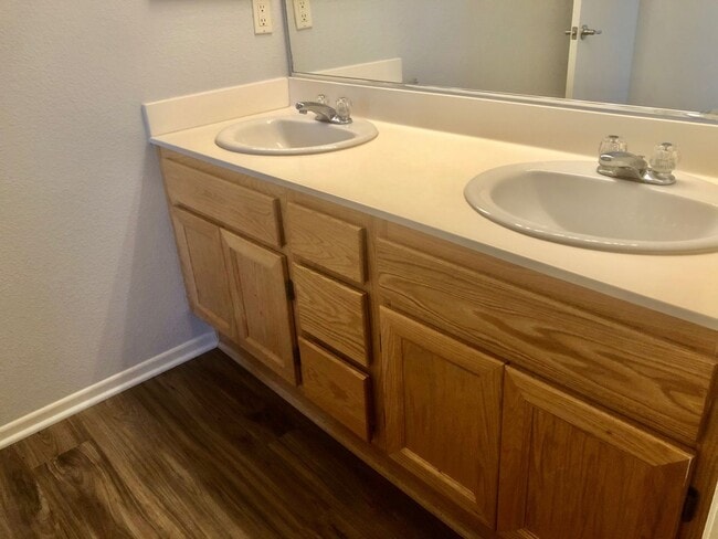 Building Photo - 2 Bed/2 Bath Otay Ranch