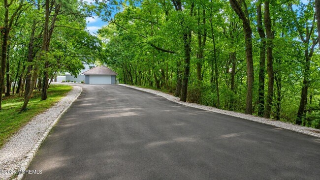 Building Photo - 401 Overlook Dr