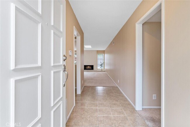 Building Photo - 13 Rockrose Way