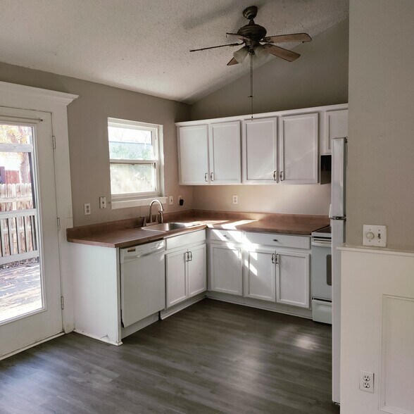 Building Photo - 4921 S Rifle Ct