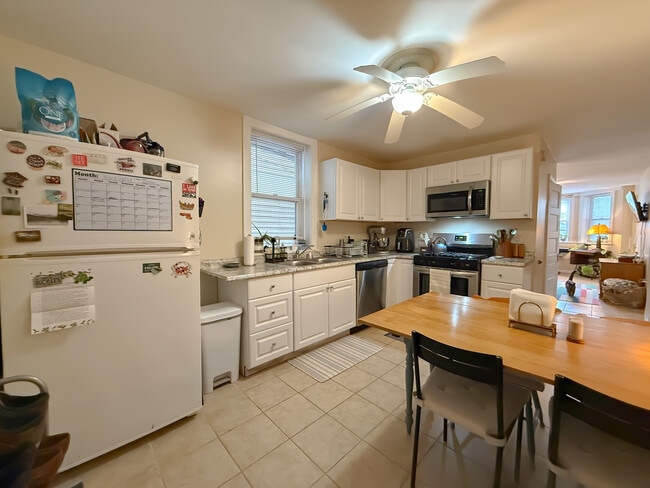 Building Photo - 3441 N Oakley Ave