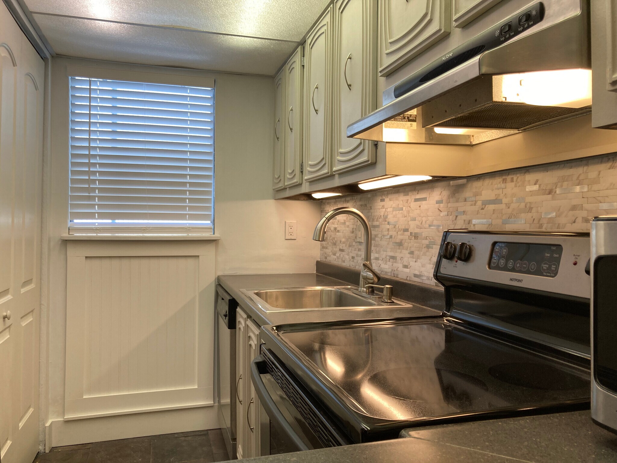 Building Photo - 705 SW 75th St