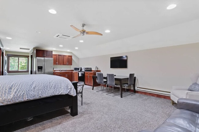 Building Photo - 712 Broken Rein Rd