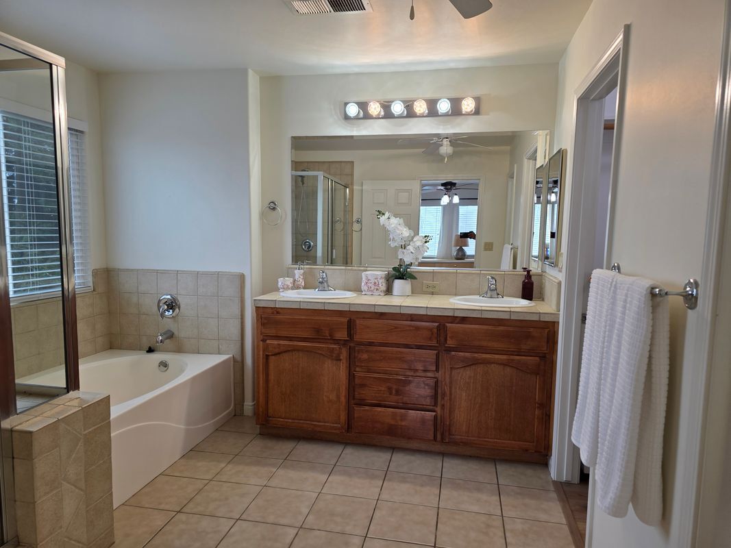 Building Photo - 10403 Coconut Grove Ct