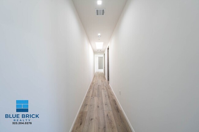 Building Photo - 5239-5241 Huntington Dr -