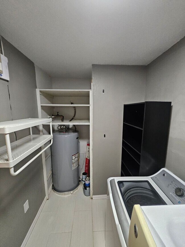Building Photo - 402 Lefoi Ln