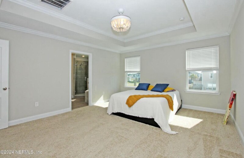 Building Photo - 242 Silverleaf Village Dr