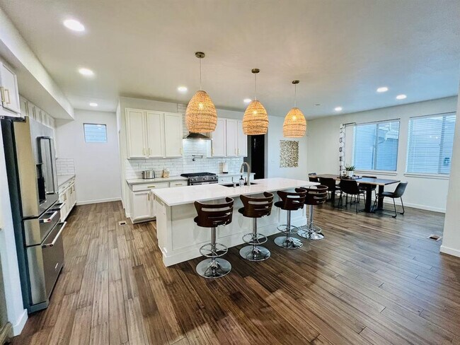 Building Photo - 15557 W 95th Ave