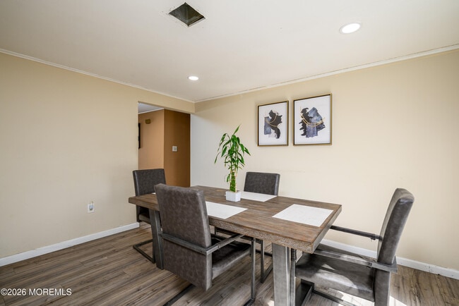 Building Photo - 570 Eltone Rd