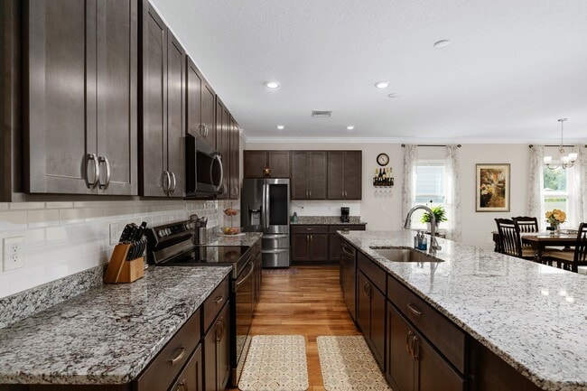 Building Photo - 3 BED 2 BATH in Newberry with Den Space