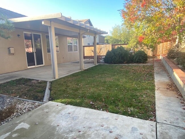 Building Photo - Available 9/1 Single level home in Lincoln...