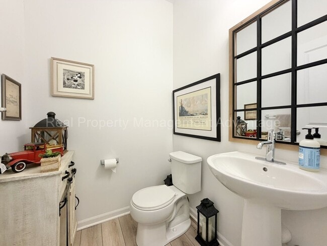 Building Photo - Modern 2020 Built Townhome Just Steps from Downtown Ferndale!
