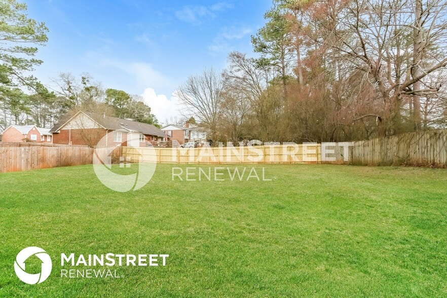 Building Photo - 305 Barr Cir