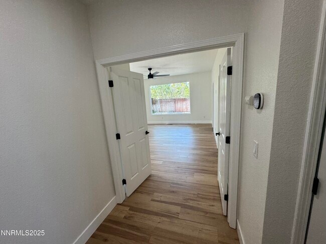Building Photo - 1665 Southview Dr