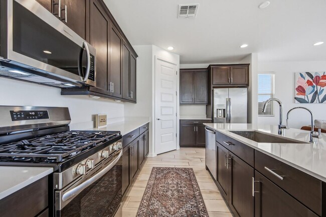 Building Photo - 2053 W Sienna Bouquet Pl