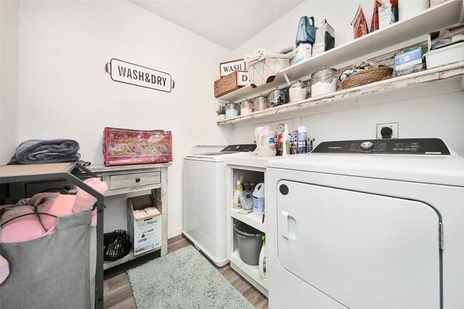 Building Photo - 25928 Chicory Dr