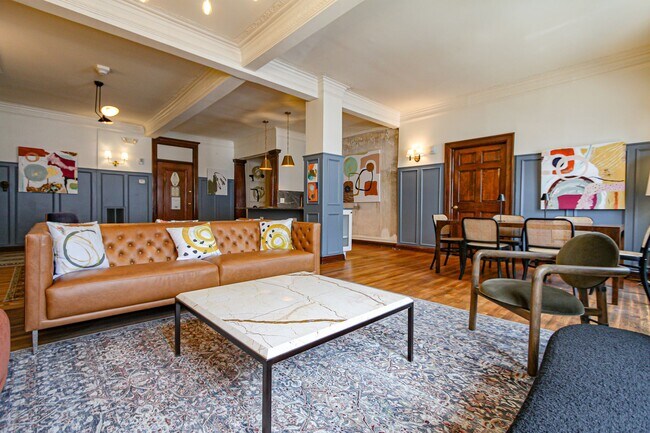 Building Photo - Beautiful 2 Bedroom Renovated Apartment Wa...