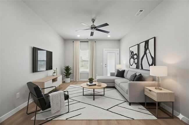 Building Photo - 1903-1 SW Poigai Wy