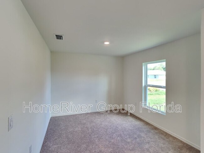Building Photo - 2748 Cranbrook Ave