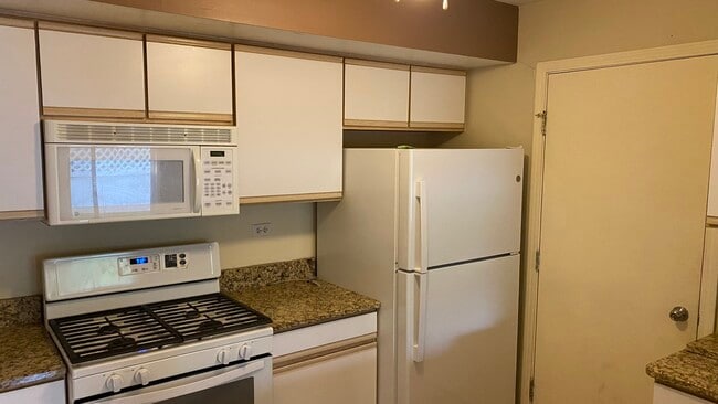 Building Photo - 437 Valley Forge Ct