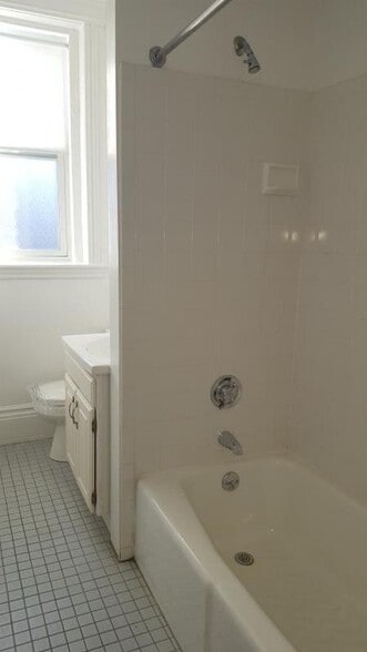 Building Photo - 120 Warren St