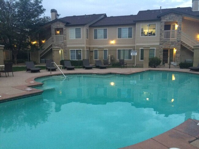 Building Photo - AWESOME 2-BEDROOM CONDO INCL. GARAGE, SWIM...