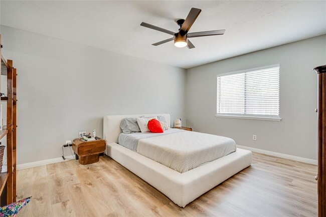 Building Photo - 3321 Pinion Dr