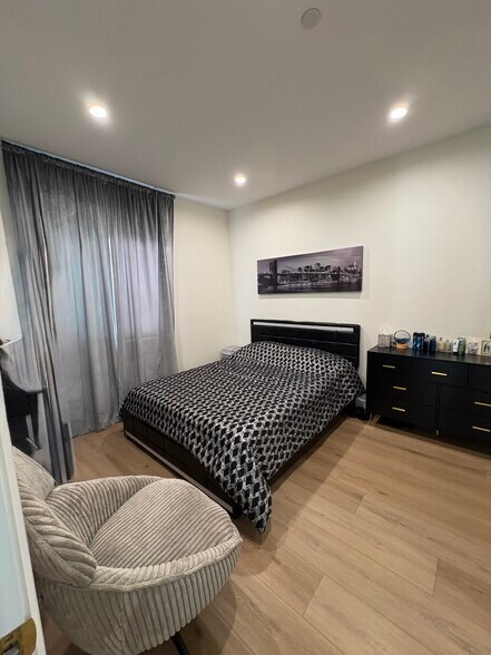 Bedroom 2 - 15857 Stare St