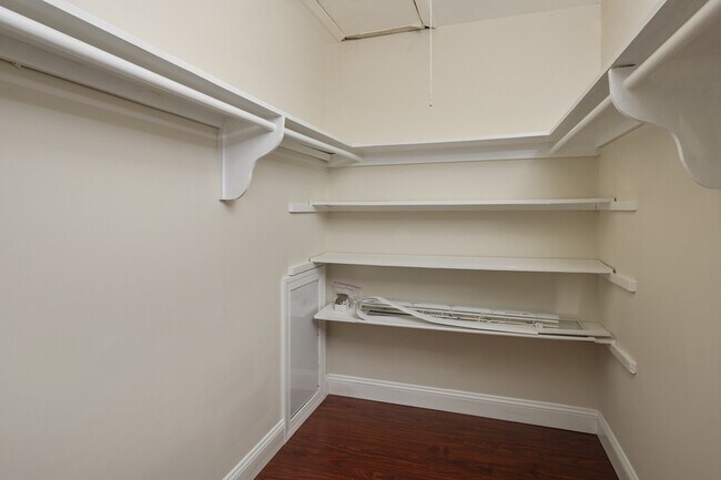 Building Photo - 10596 Twin Rivers Rd