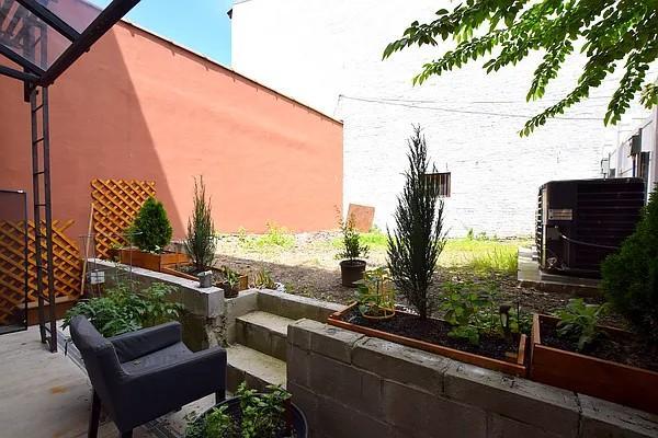 Building Photo - 3 bedroom in BROOKLYN NY 11221