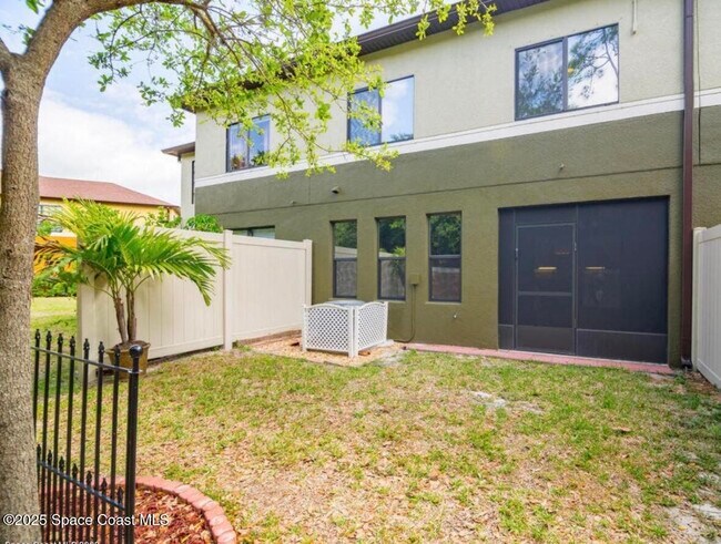Building Photo - 1375 Lara Cir