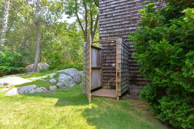 Building Photo - 16 Oakes Ln