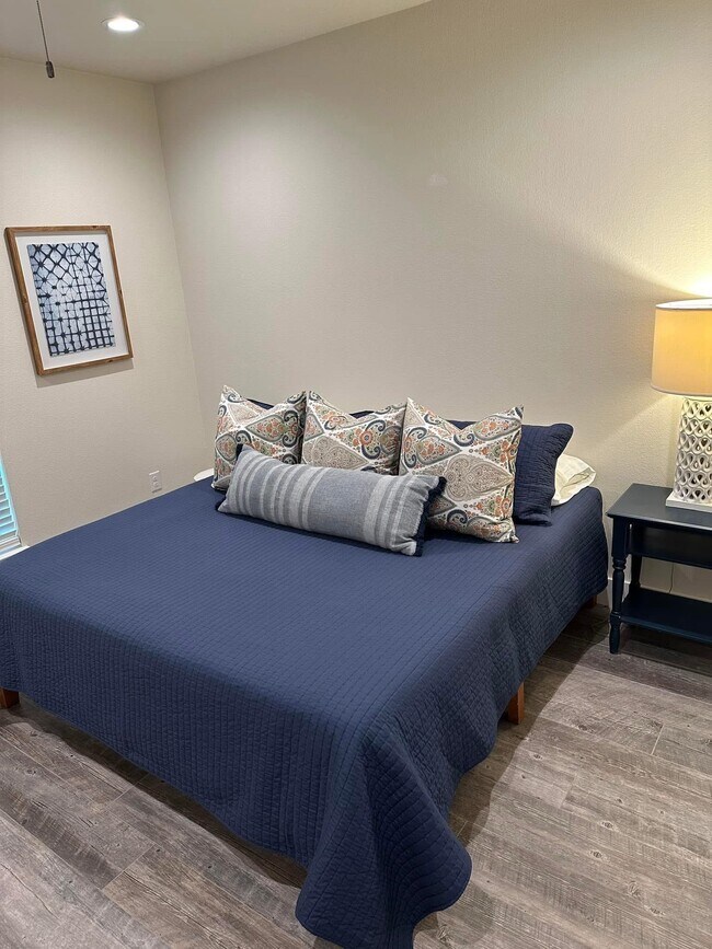 Building Photo - 315 Bluebird Cir