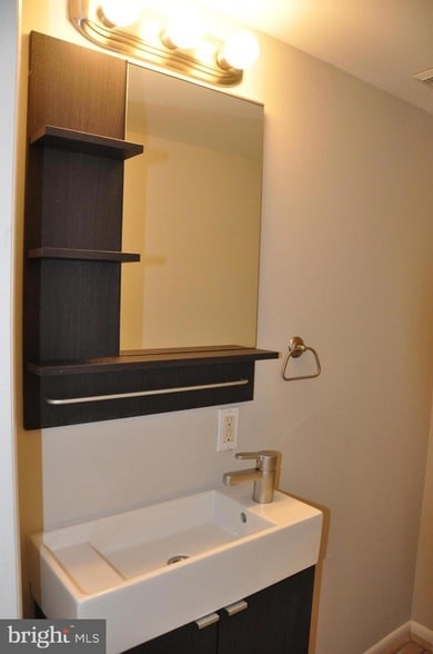 Building Photo - 9705 Glen Ave