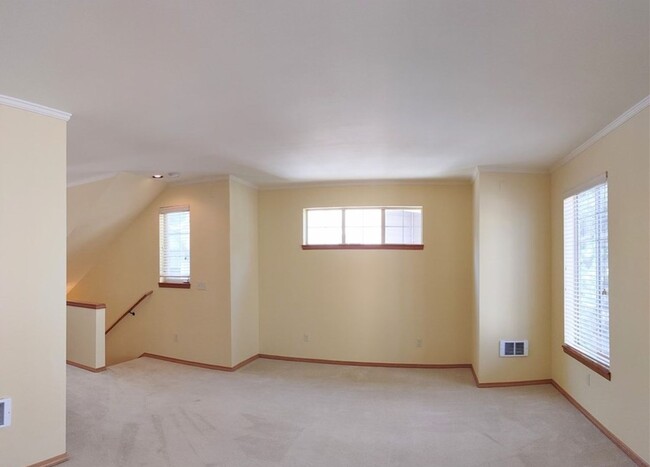 Building Photo - Spacious 3 Bedroom 2.5 Bath Condo Located ...