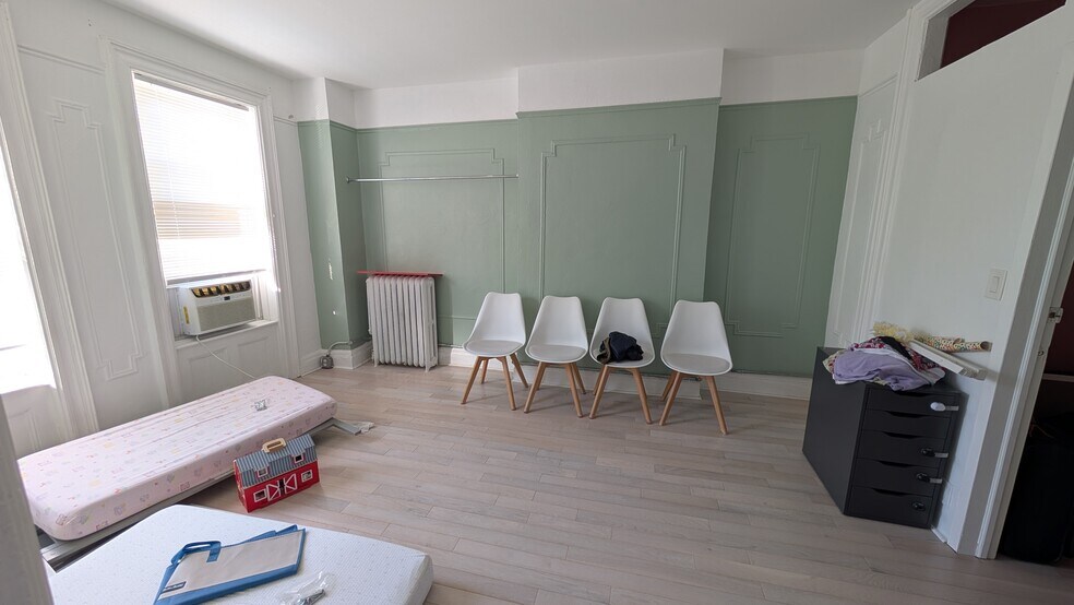 Building Photo - 537 46th St