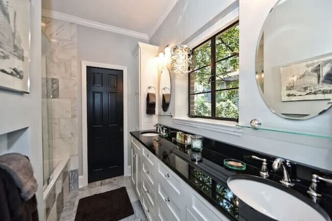 Building Photo - 600 Hermitage Ct