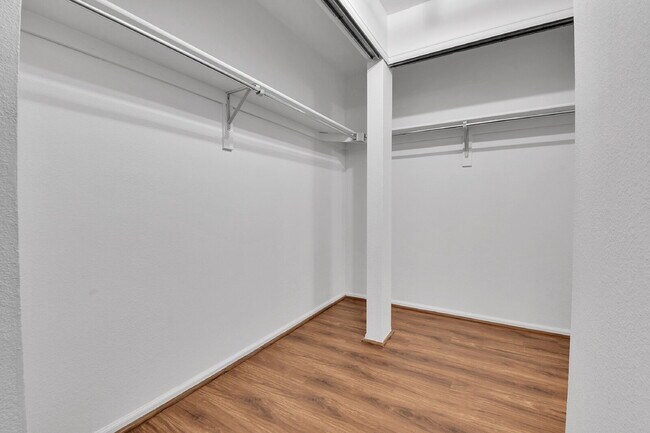 Building Photo - $1,825.00, 2-bed, 2-bath condo in Lakewood.