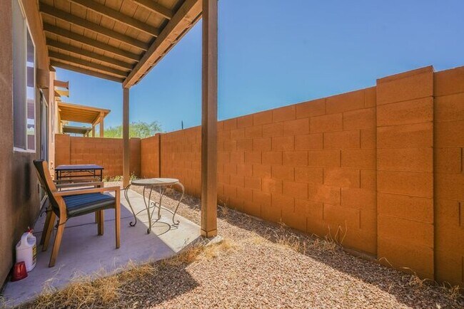 Building Photo - Spacious 3-Bed, 2.5-Bath Tucson Condo w/ G...