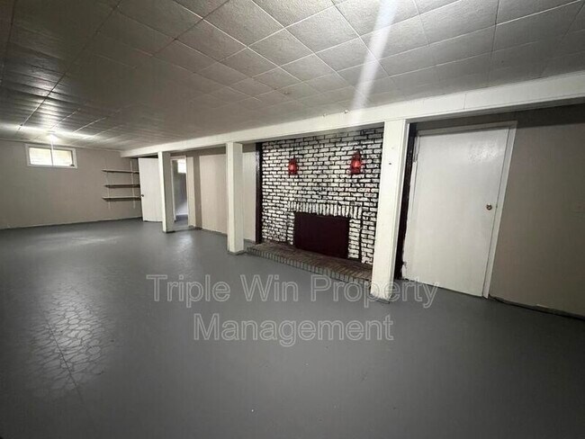 Building Photo - 714 Undercliff Dr