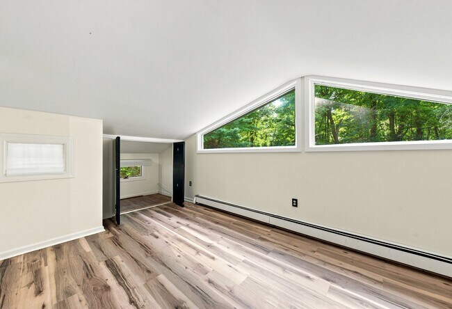 Building Photo - 8 McCroy Dr